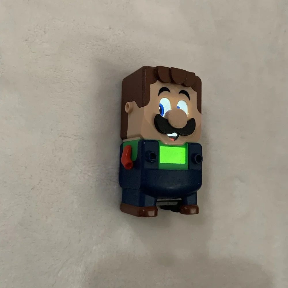 LEGO Super Mario Interactive Luigi Figure from Set 71387 - Missing Hat & Buttons - Picture 4 of 13